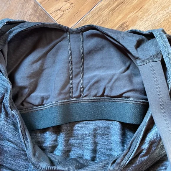 Size 6 Lululemon fitted tank - Picture 7 of 8